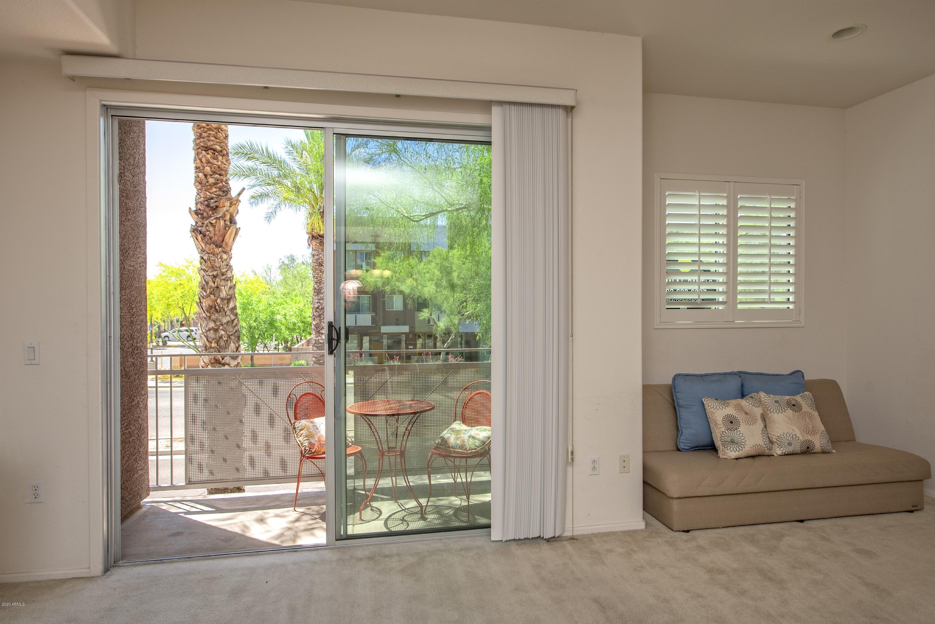 QUARTER CONDOMINIUM - Residential Lease