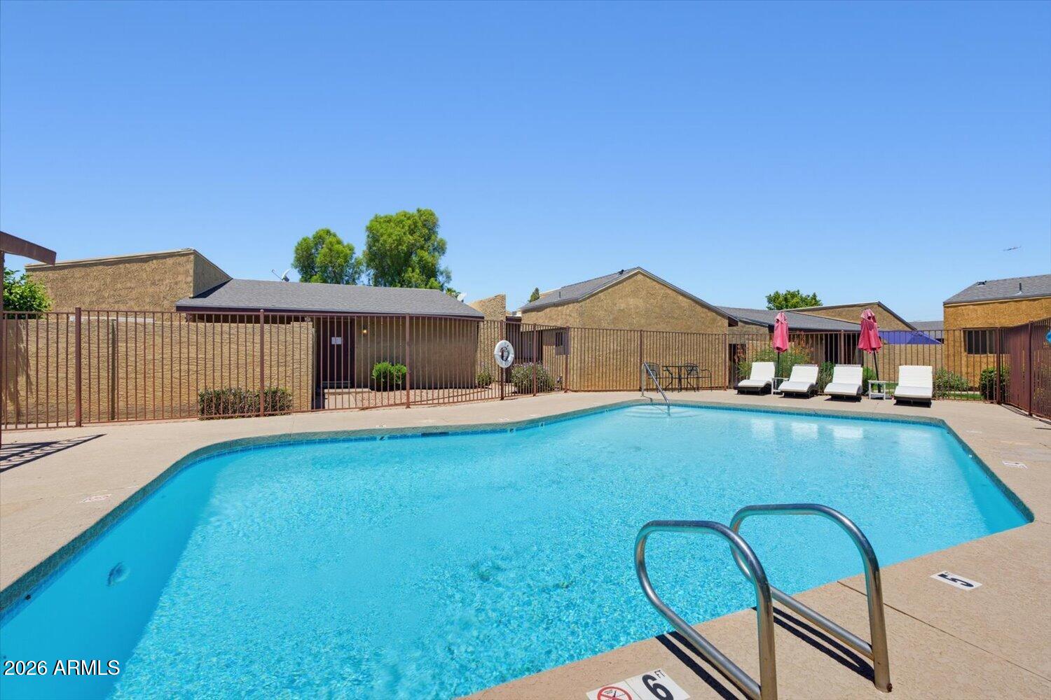 CASITAS EAST - Residential