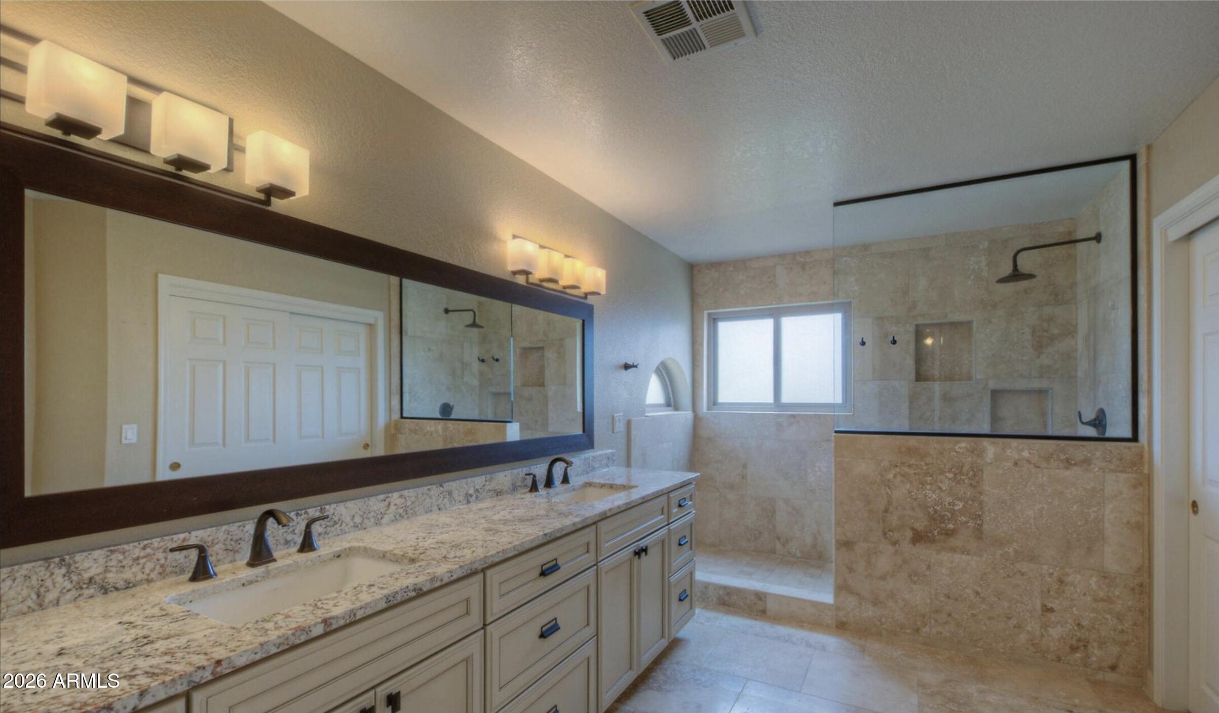 DESERT RIDGE UNIT 2 PHASE 3 - Residential Lease