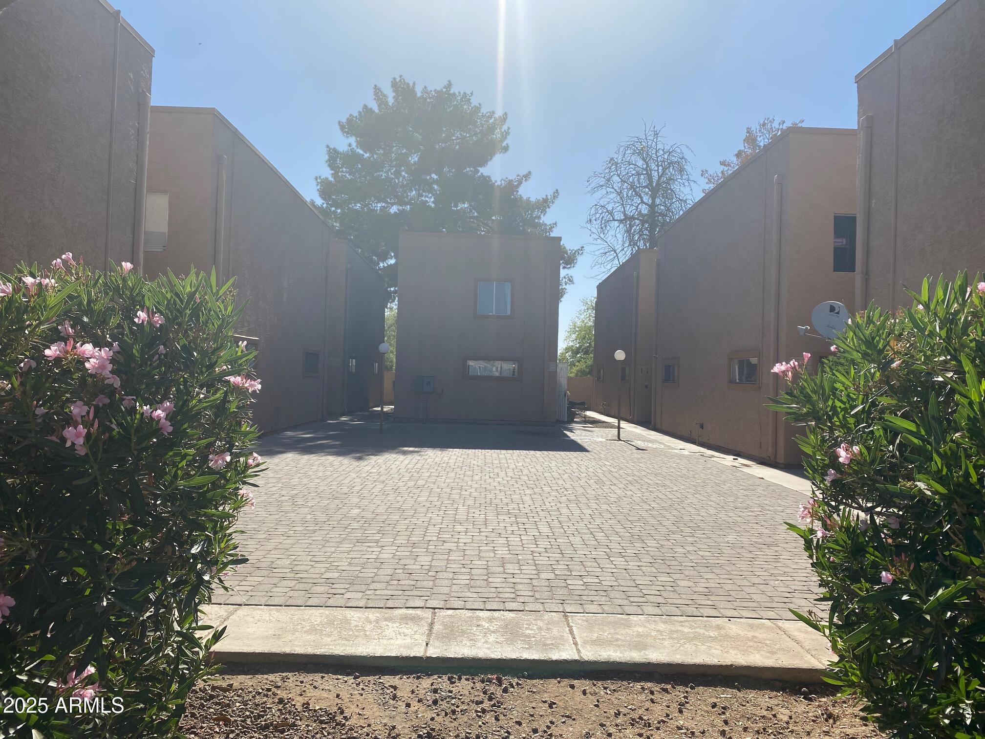 Condo in a small gated complex with 2 bedrooms and 1.5 bathrooms.  Only one shared wall.  Brand new carpet in bedrooms, hallway and stairs.  Newer ac unit.