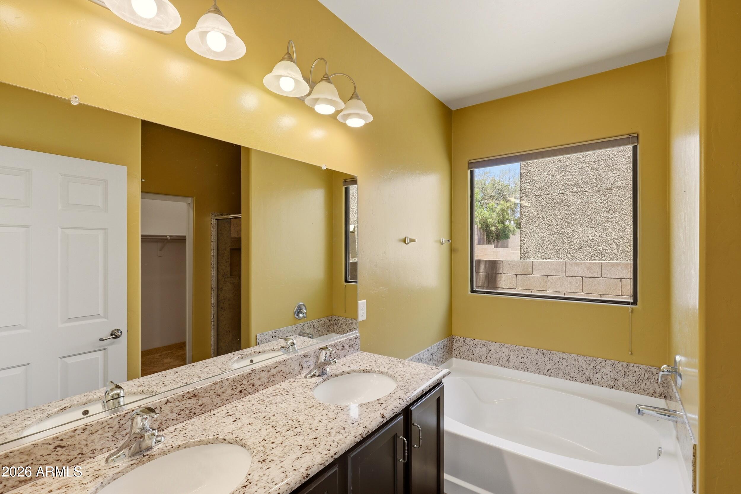REFLECTIONS VALIENTE - Residential