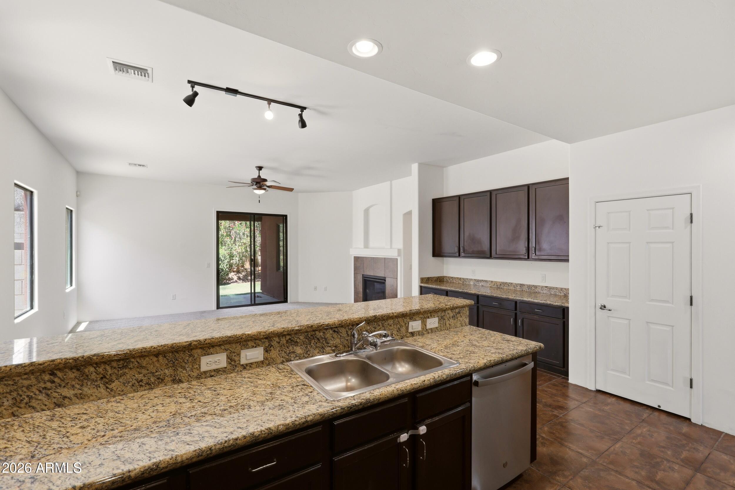 REFLECTIONS VALIENTE - Residential
