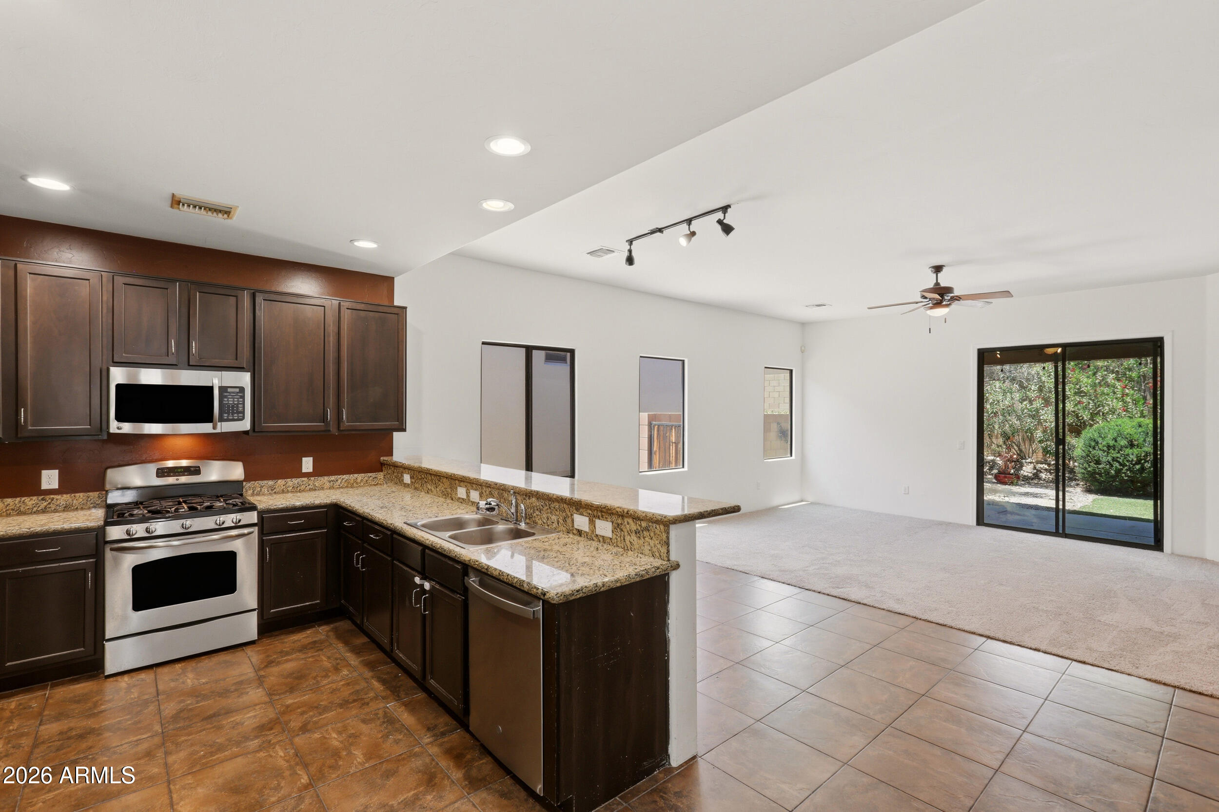 REFLECTIONS VALIENTE - Residential