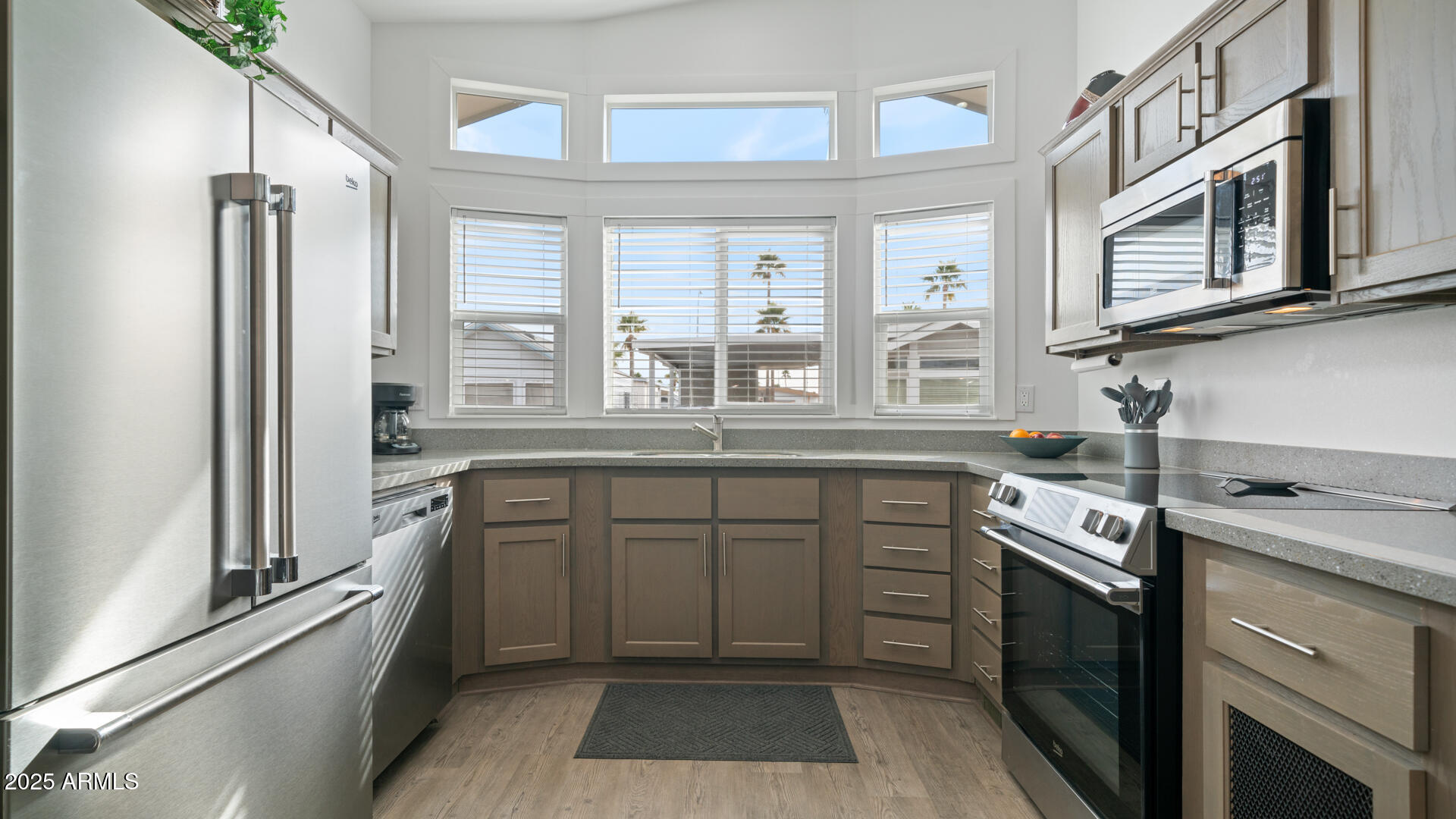 GOLDEN VISTA - Residential