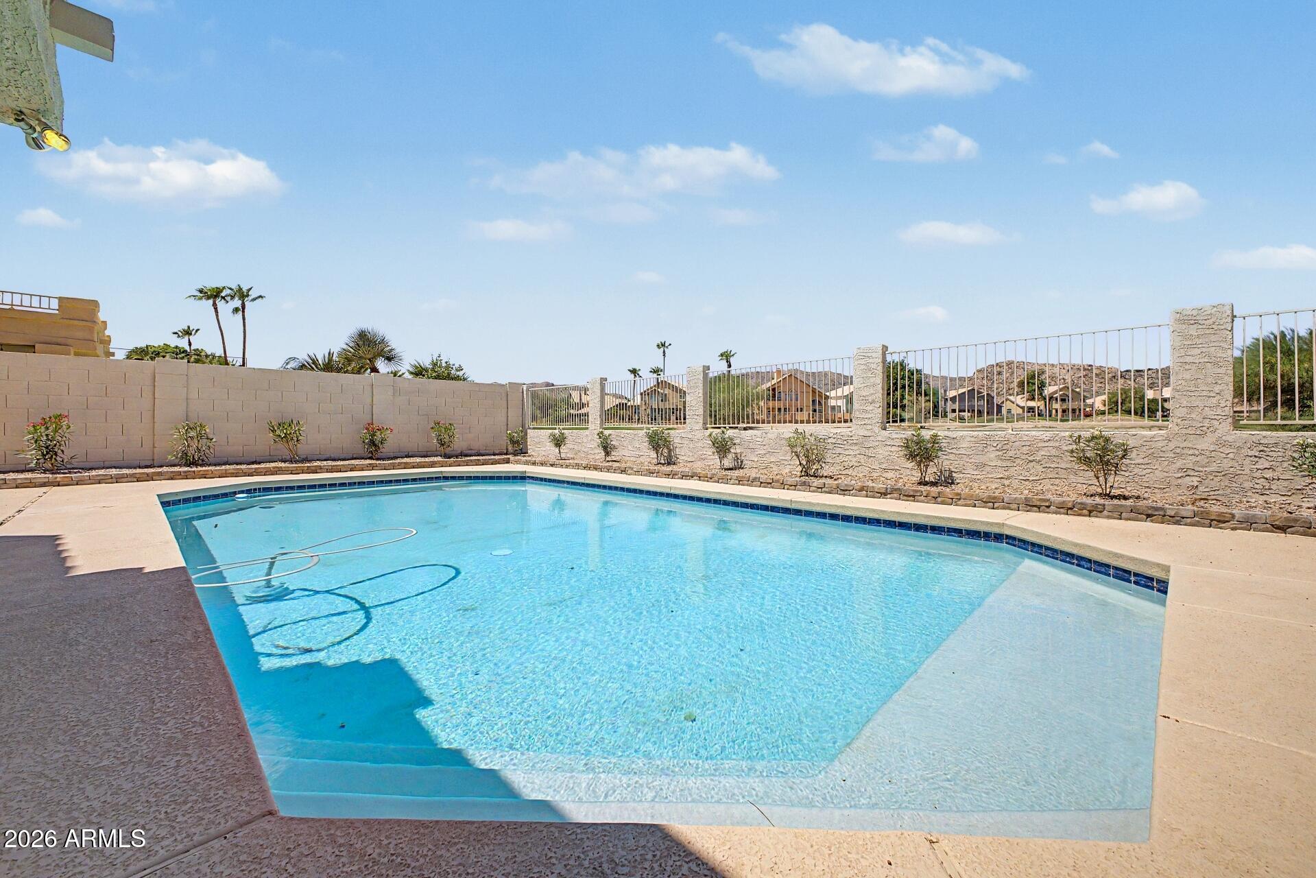 SHADOW ROCK AT THE FOOTHILLS - Residential