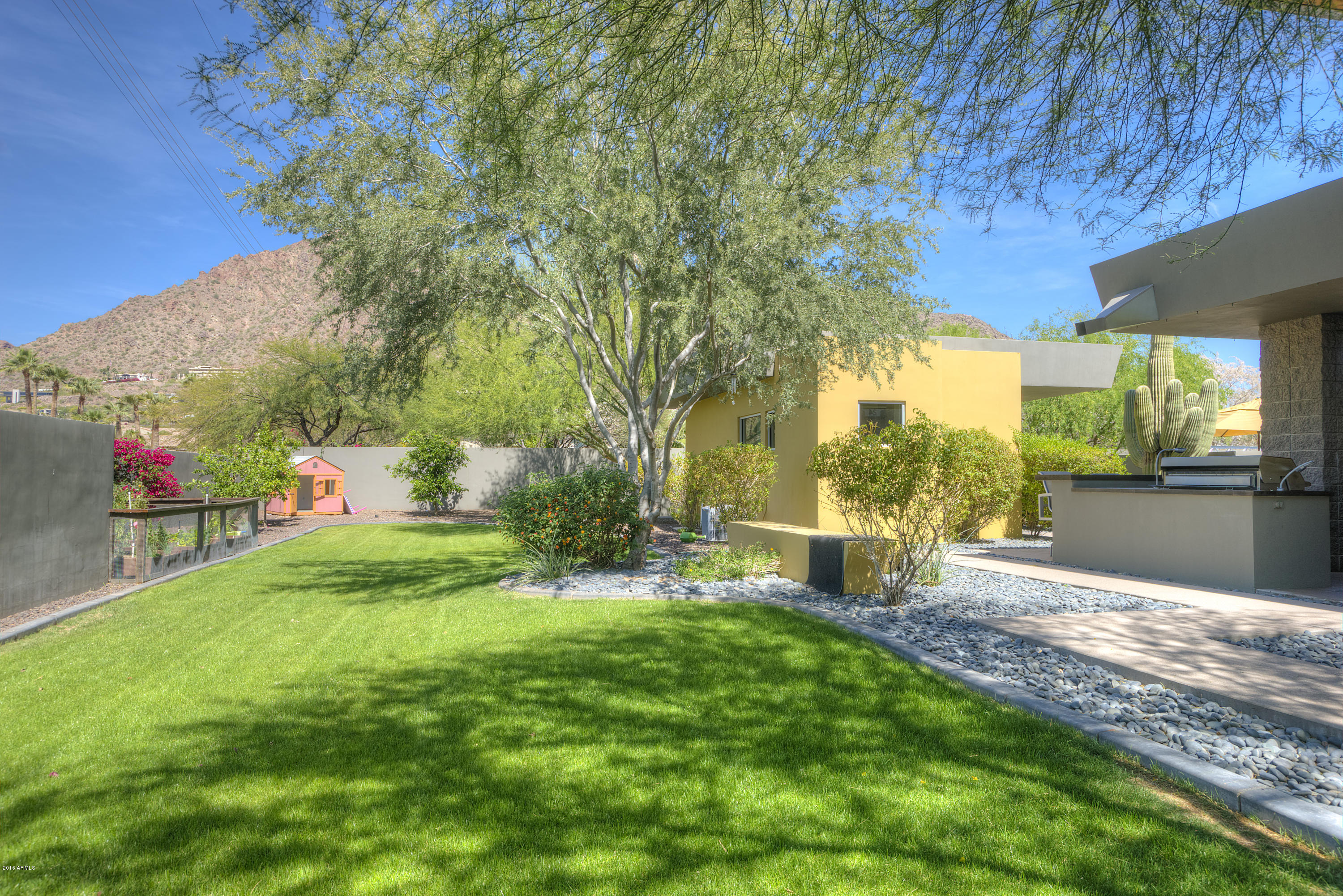 LOS VECINOS - Residential
