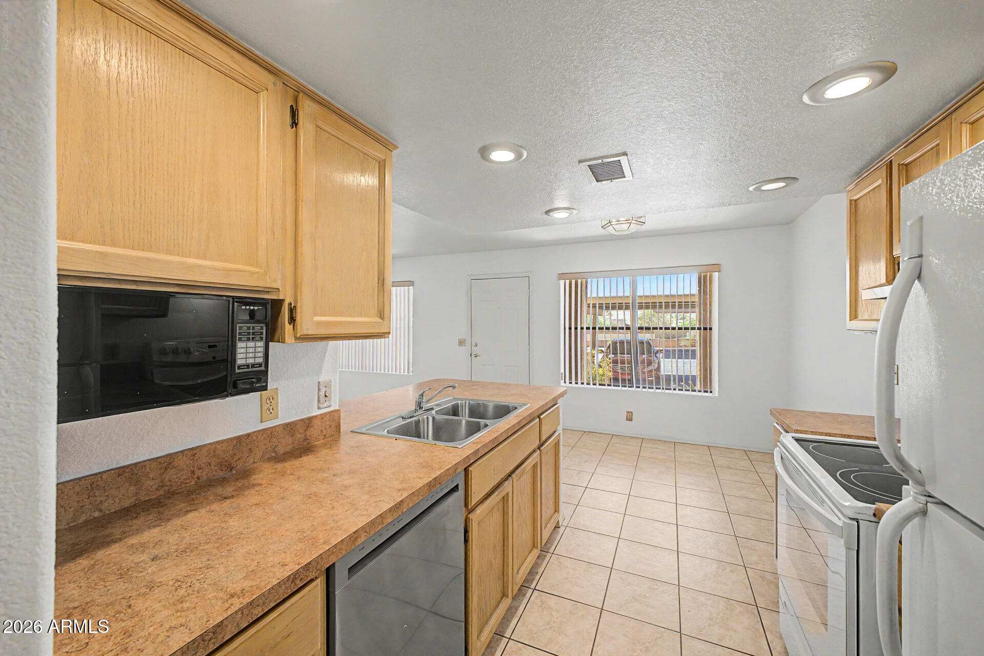 CENTER COURT VILLAS - Residential