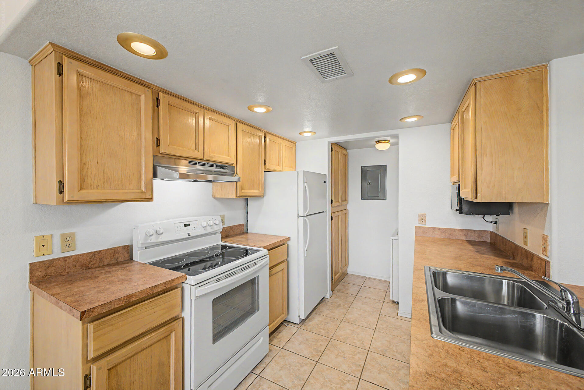 CENTER COURT VILLAS - Residential