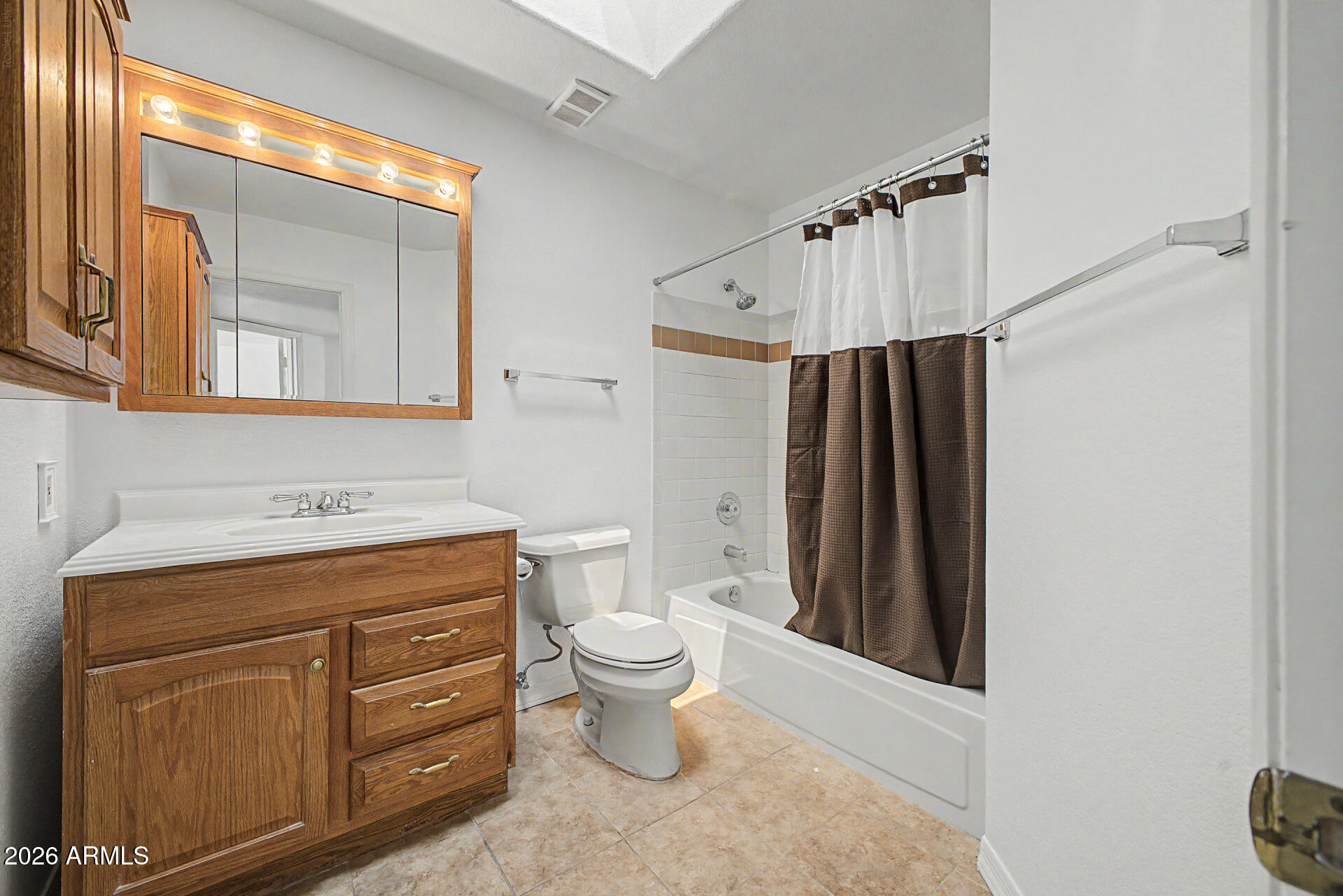 CENTER COURT VILLAS - Residential