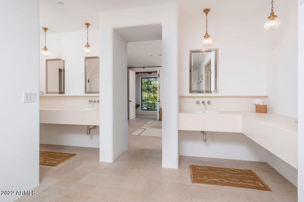 PARADISE VALLEY ESTATES - Residential