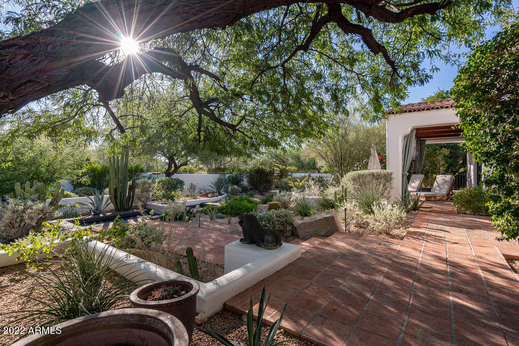 PARADISE VALLEY ESTATES - Residential