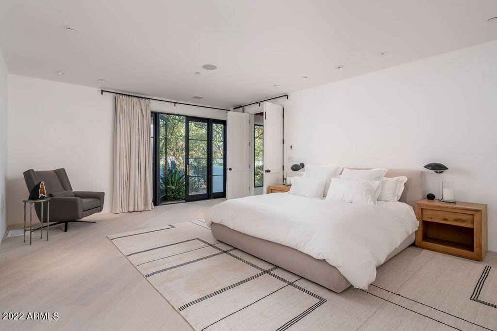PARADISE VALLEY ESTATES - Residential
