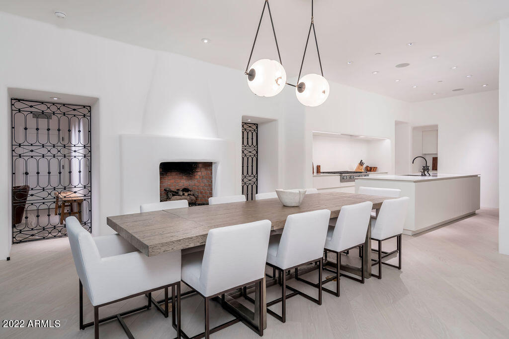 PARADISE VALLEY ESTATES - Residential