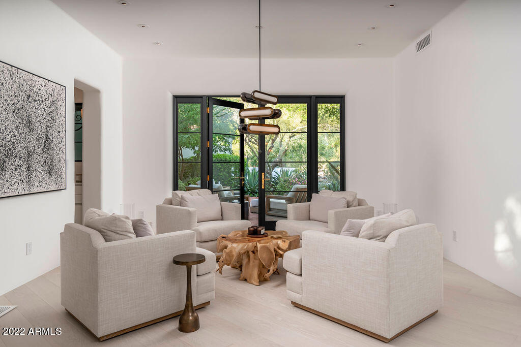 PARADISE VALLEY ESTATES - Residential