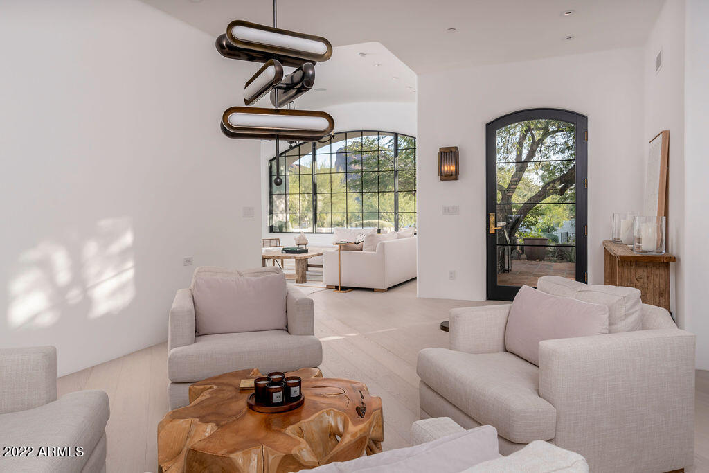 PARADISE VALLEY ESTATES - Residential