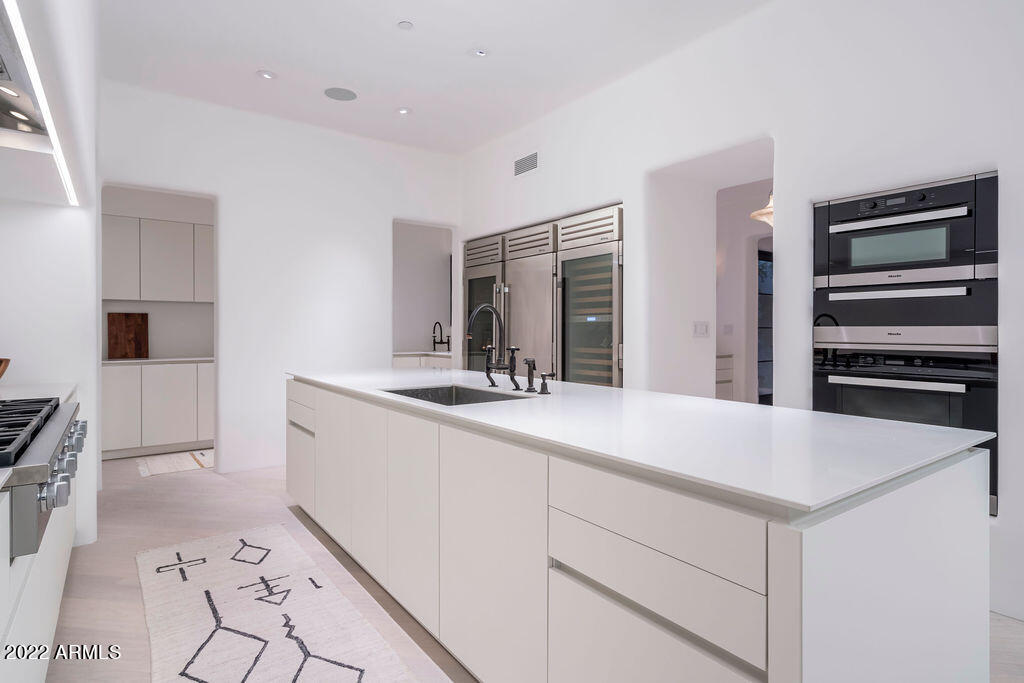 PARADISE VALLEY ESTATES - Residential