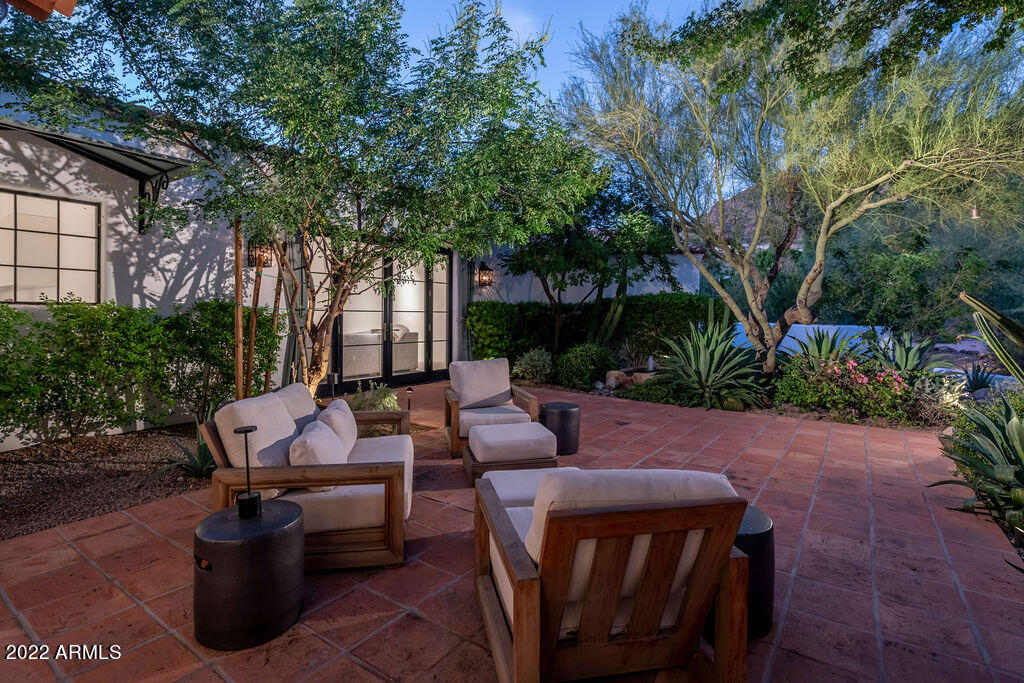 PARADISE VALLEY ESTATES - Residential