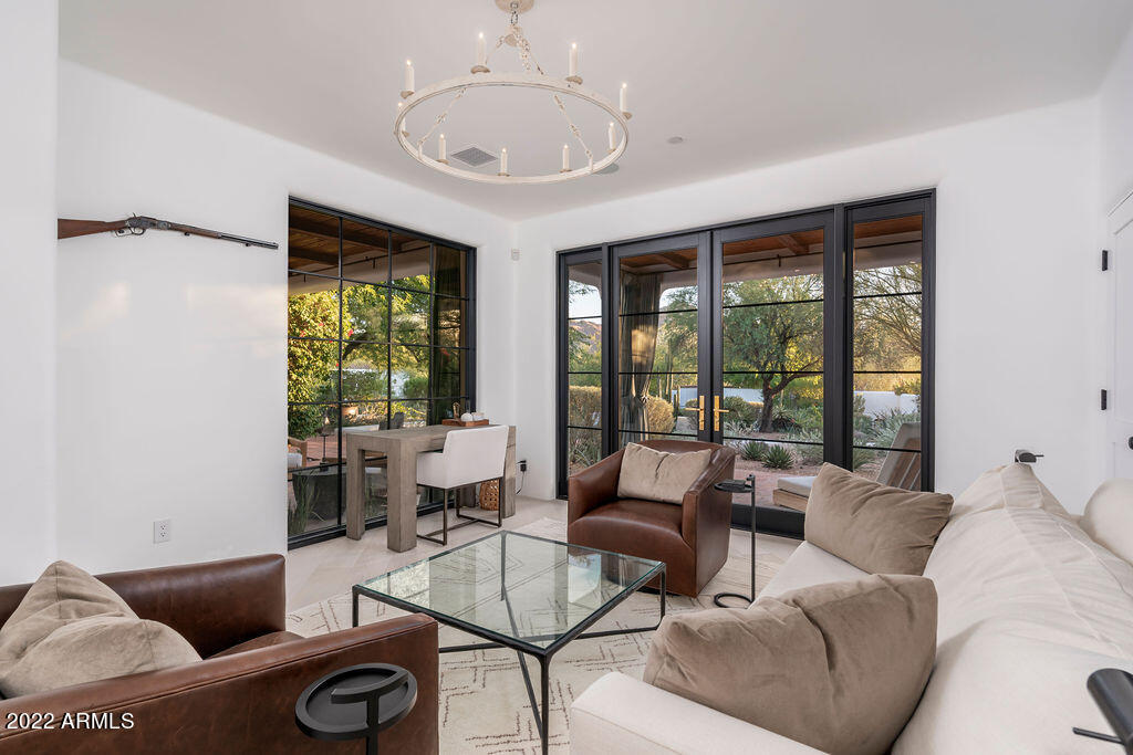 PARADISE VALLEY ESTATES - Residential