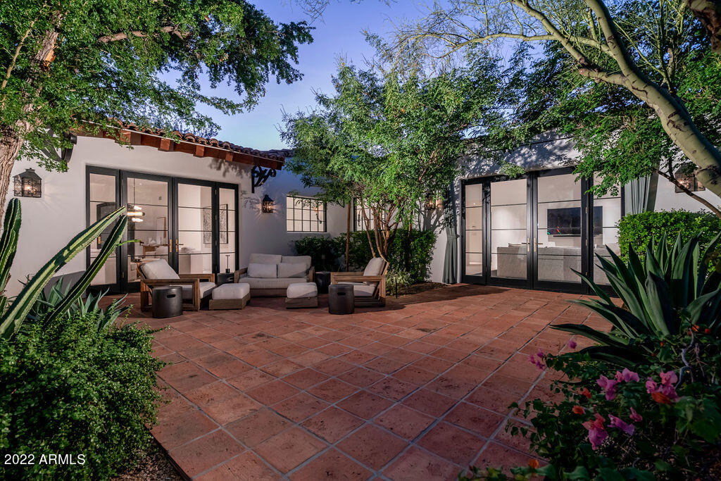 PARADISE VALLEY ESTATES - Residential