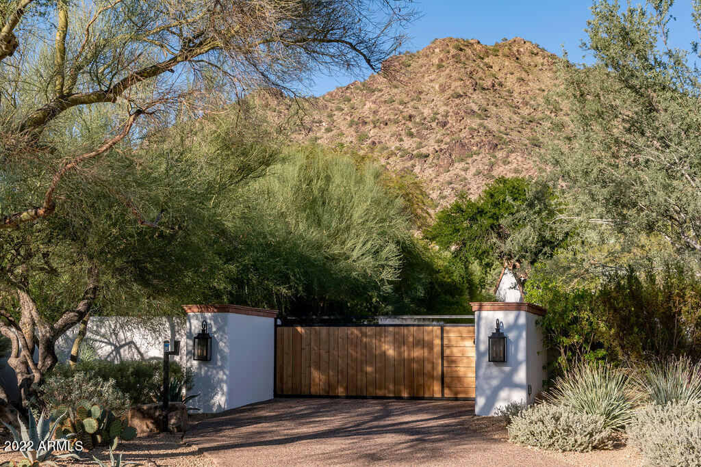 PARADISE VALLEY ESTATES - Residential