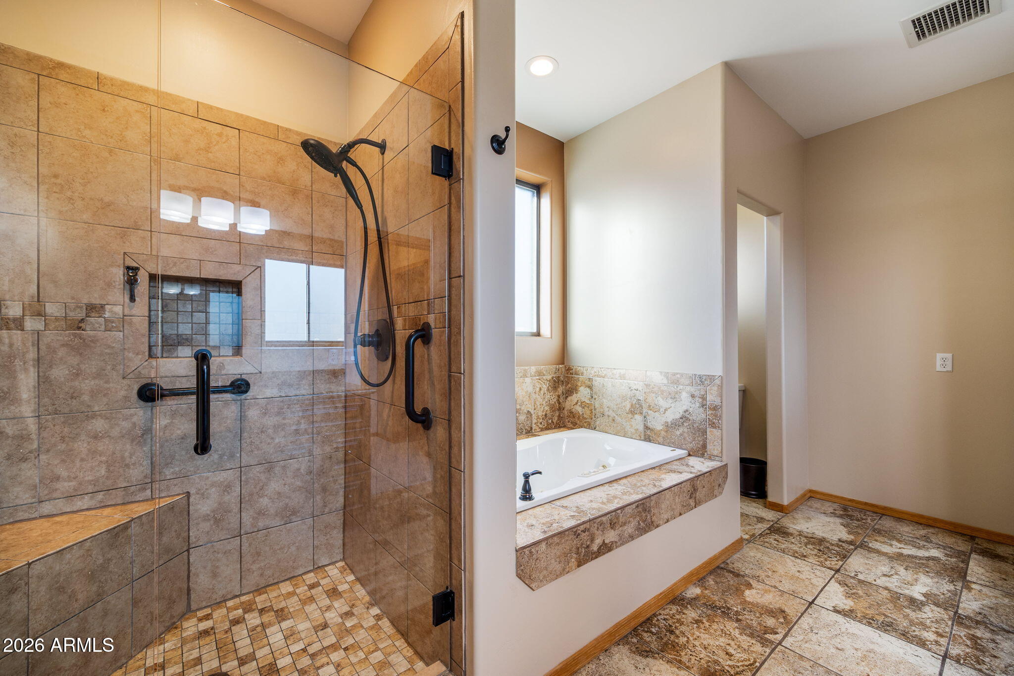 BUCKSKIN ARTISTS COMMUNITY - Residential