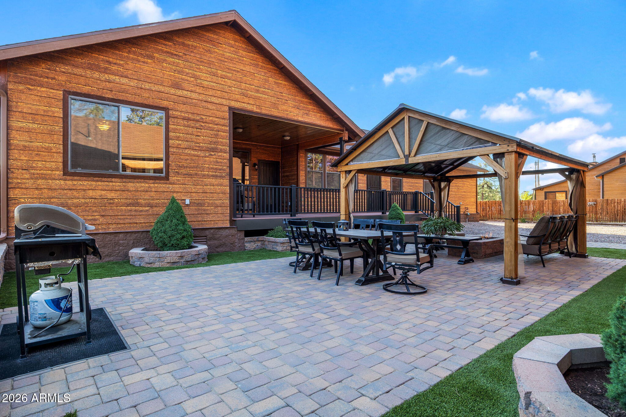 BUCKSKIN ARTISTS COMMUNITY - Residential
