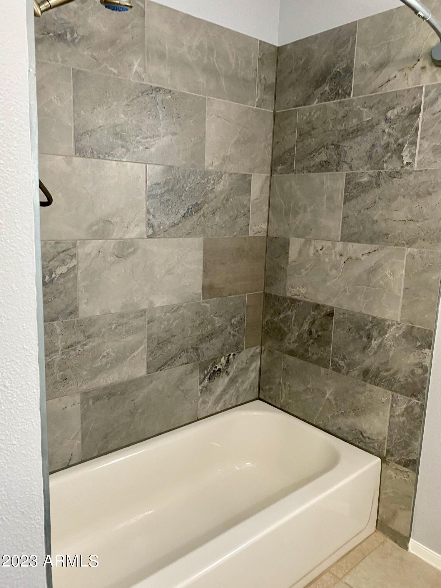 DEERVIEW UNIT 19 - Residential Lease