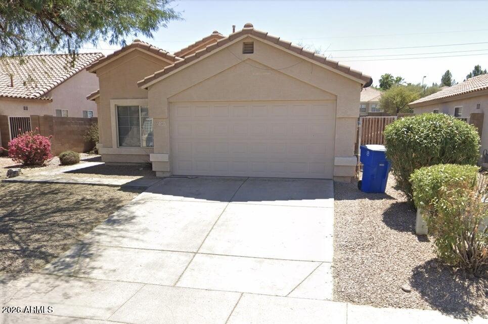 Come see this gorgeous 3 bedroom 2 bath home located in the quiet Blakeman Ranch Neighborhood in Chandler. Great schools and Freeway access a mile away. Home has newer appliances, paint and air conditioner.