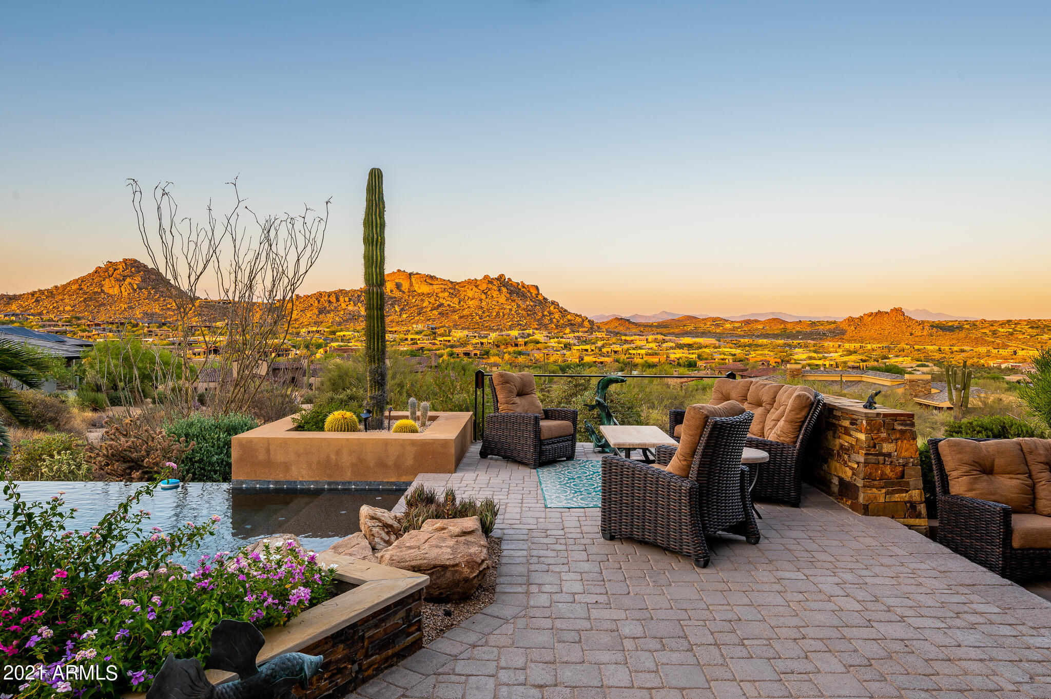ESTANCIA - Residential