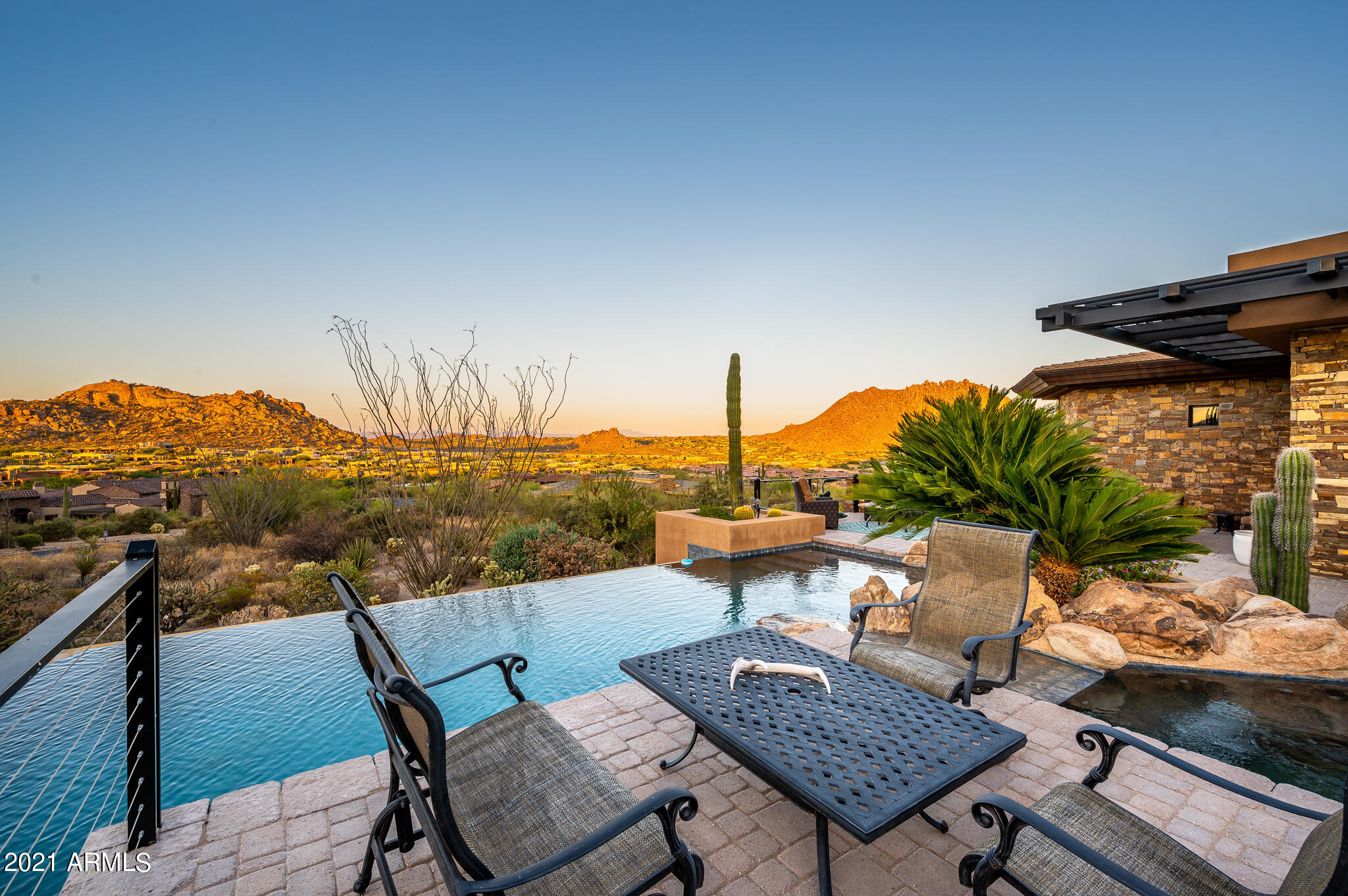 ESTANCIA - Residential