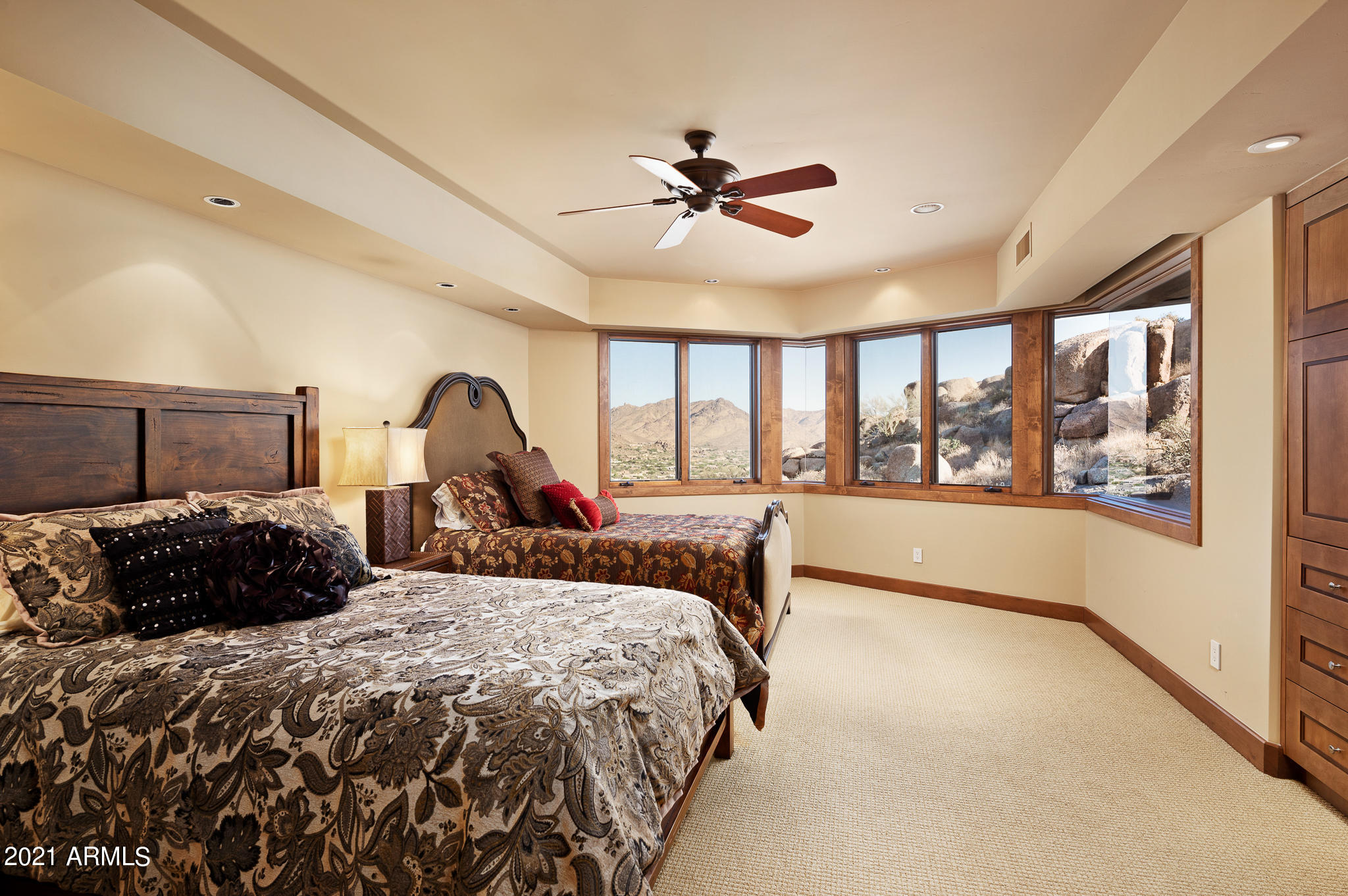 ESTANCIA - Residential