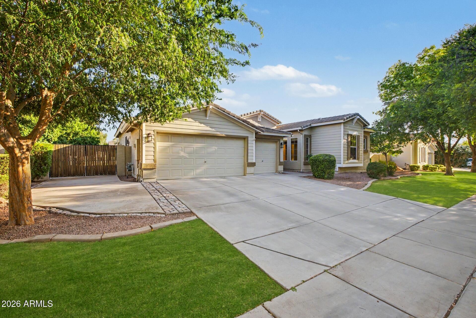 HIGLEY GROVES WEST - Residential