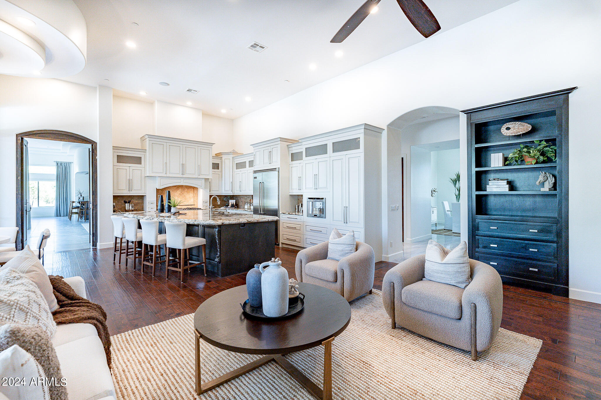 EQUESTRIAN MANOR - Residential
