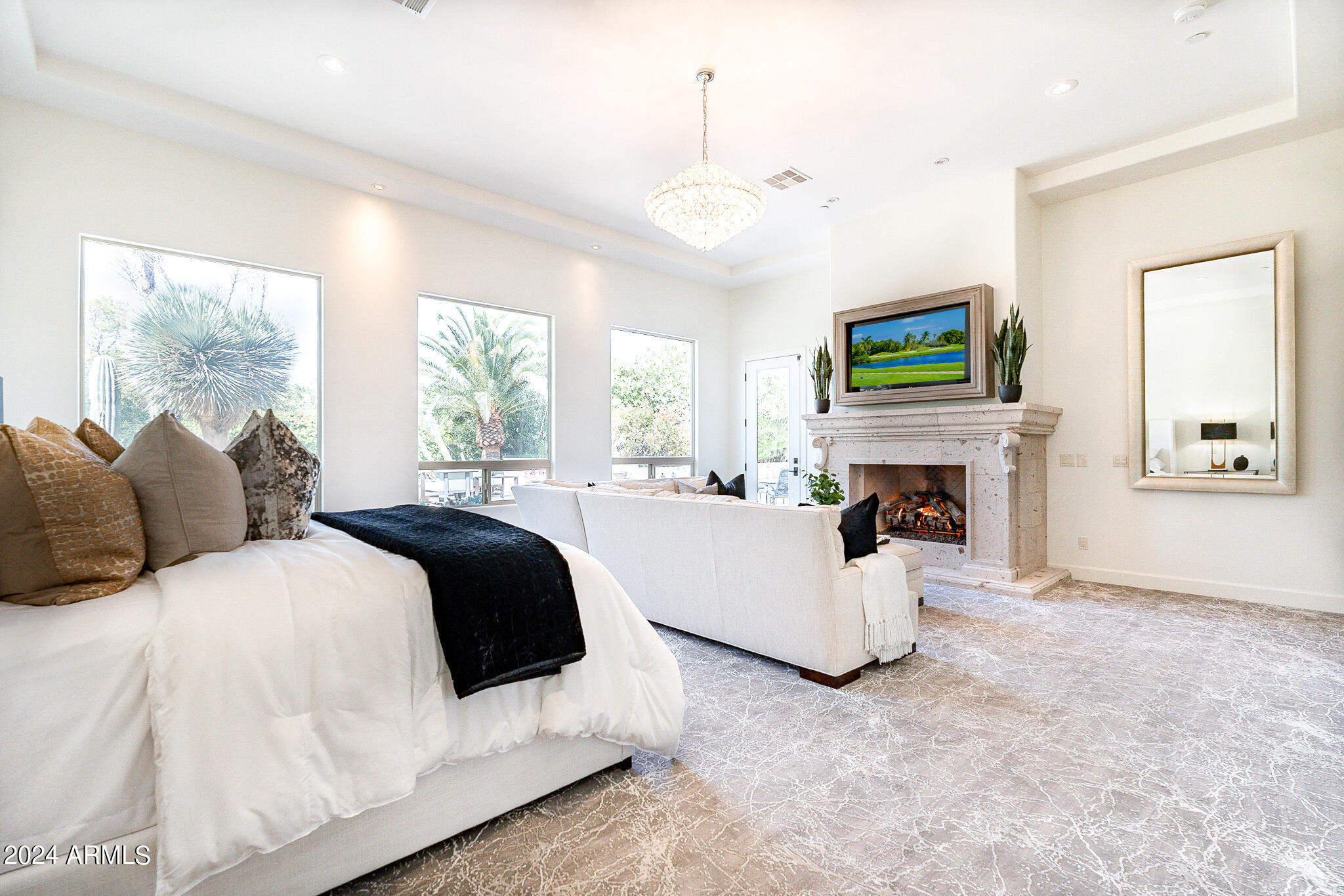 EQUESTRIAN MANOR - Residential