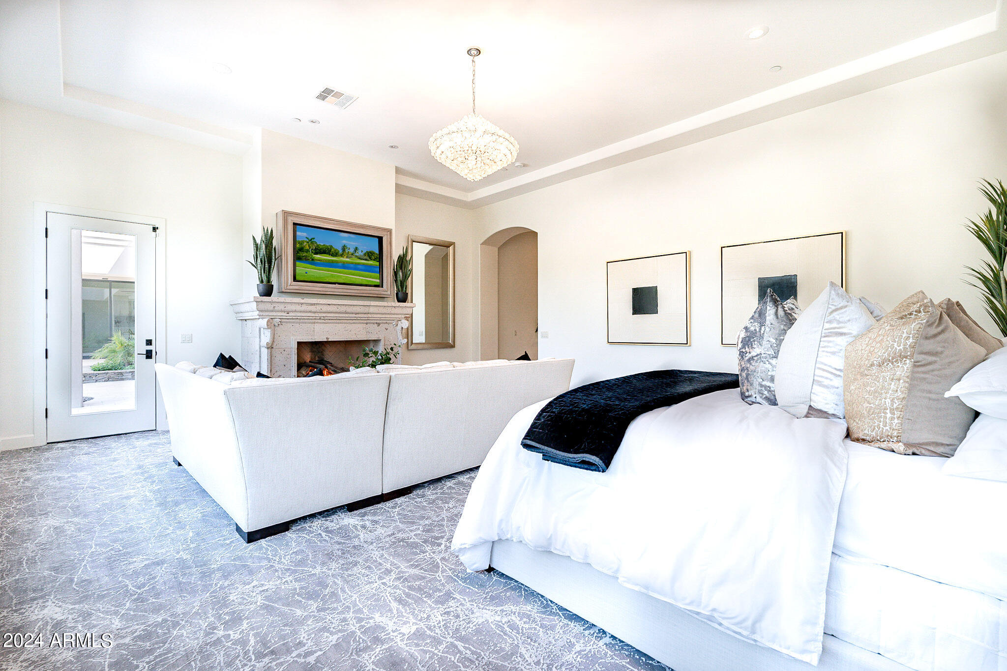 EQUESTRIAN MANOR - Residential