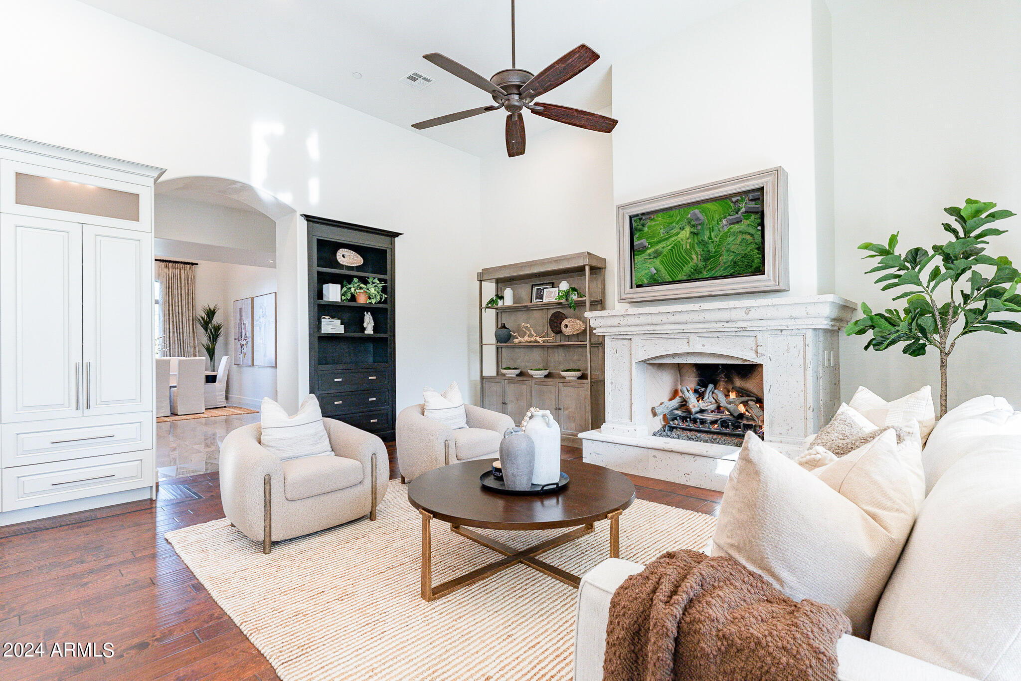 EQUESTRIAN MANOR - Residential