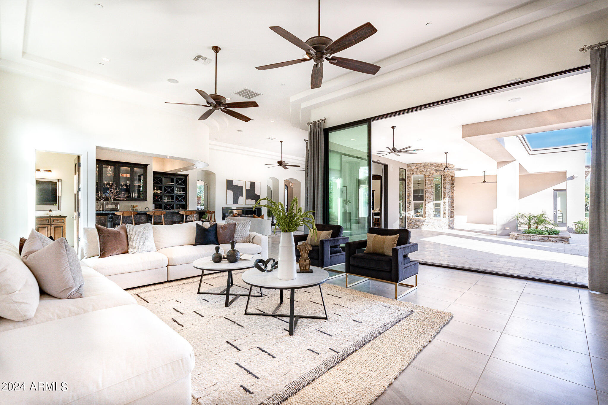 EQUESTRIAN MANOR - Residential