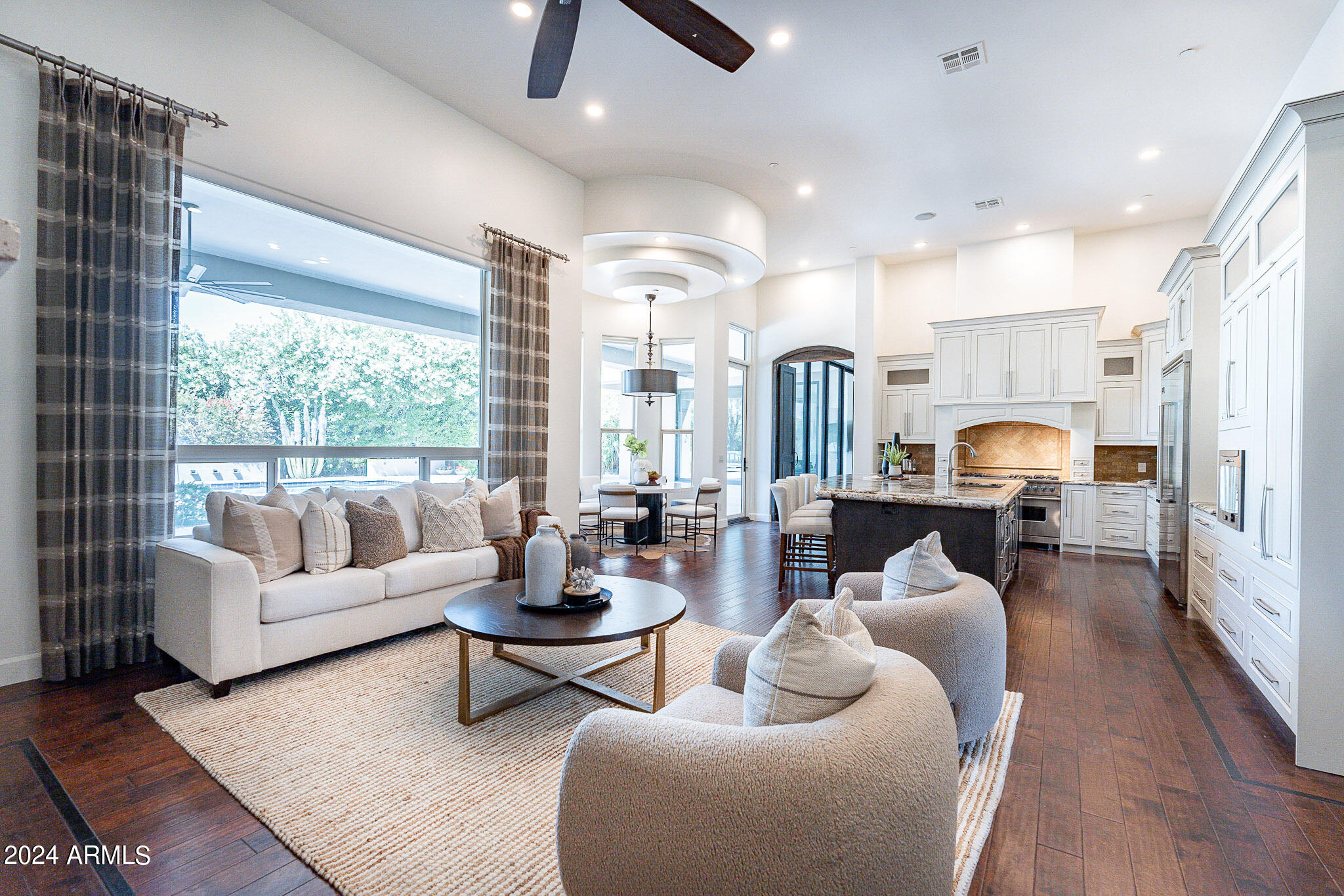 EQUESTRIAN MANOR - Residential