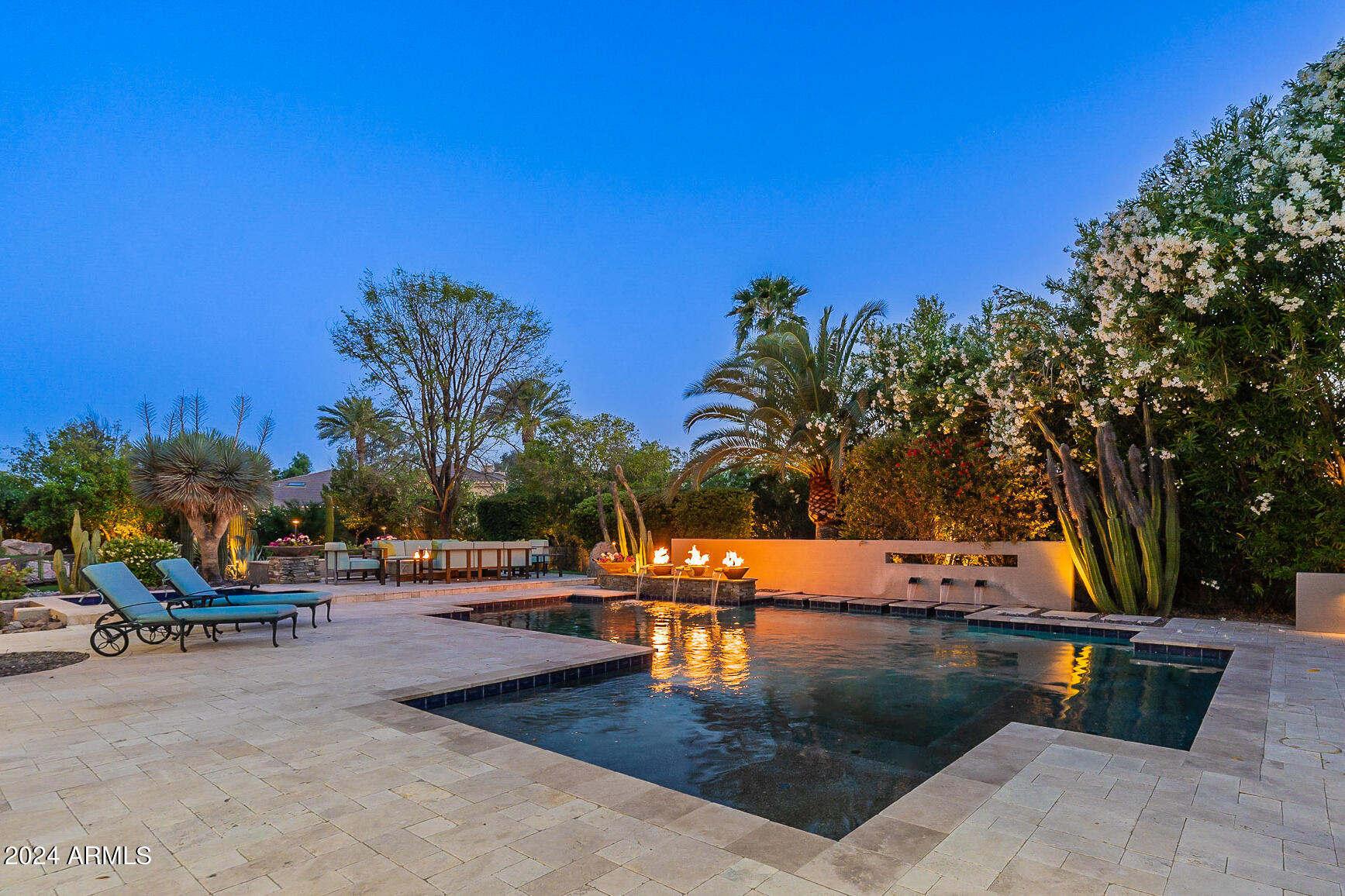 EQUESTRIAN MANOR - Residential