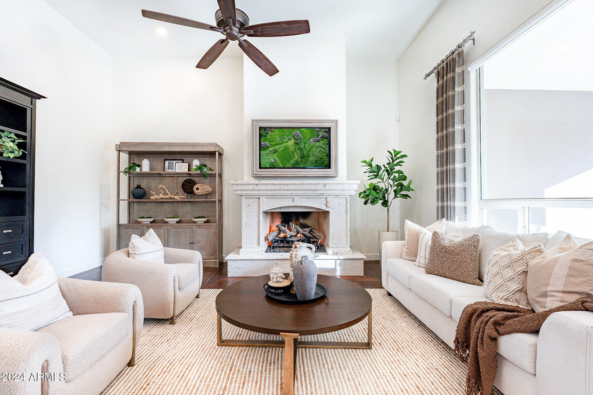 EQUESTRIAN MANOR - Residential