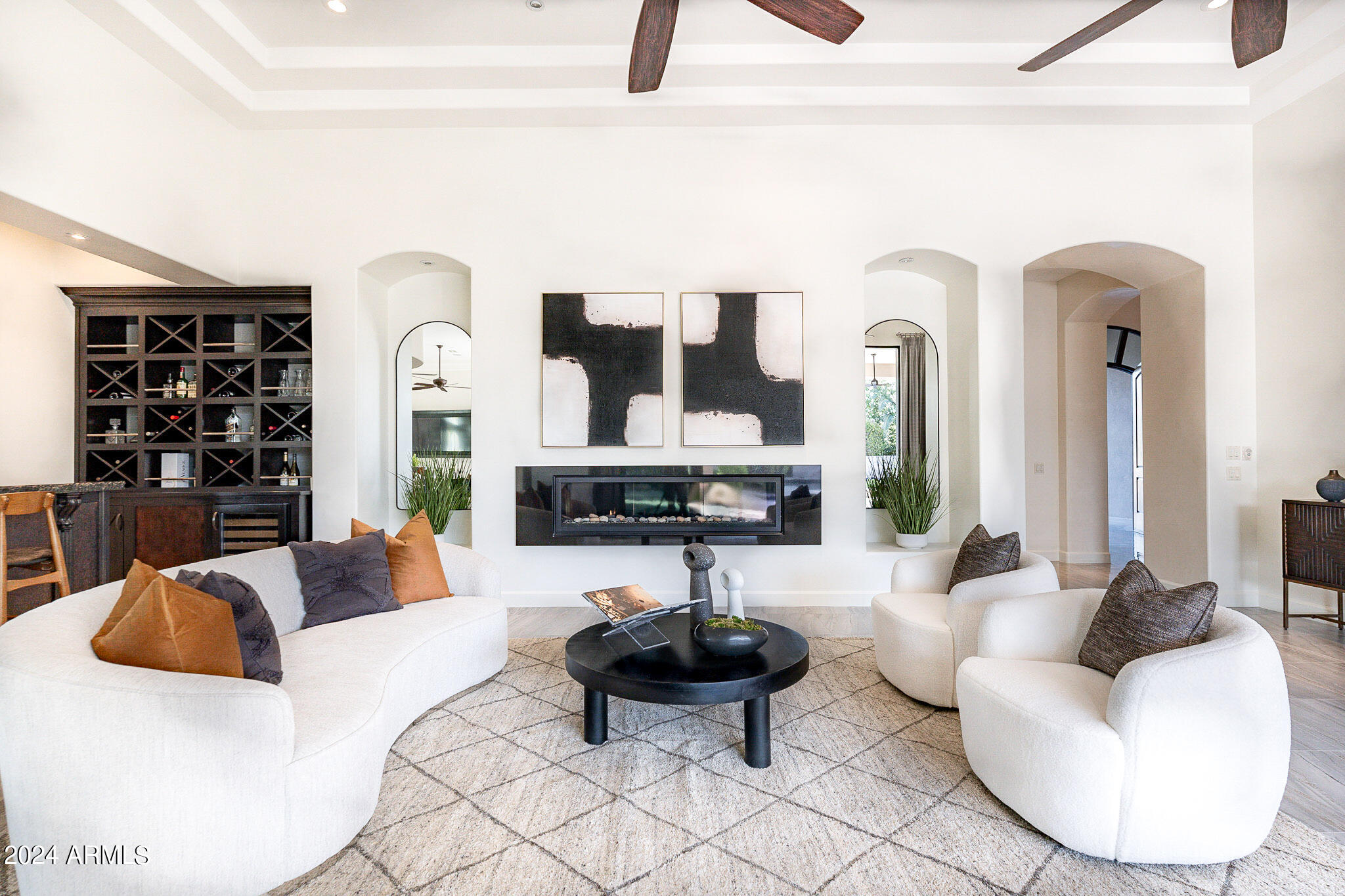 EQUESTRIAN MANOR - Residential