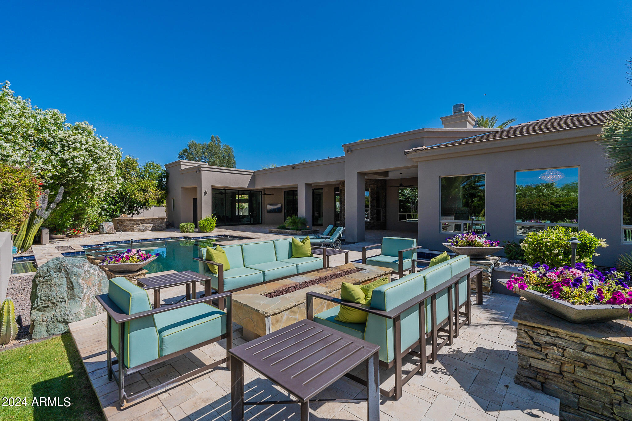 EQUESTRIAN MANOR - Residential