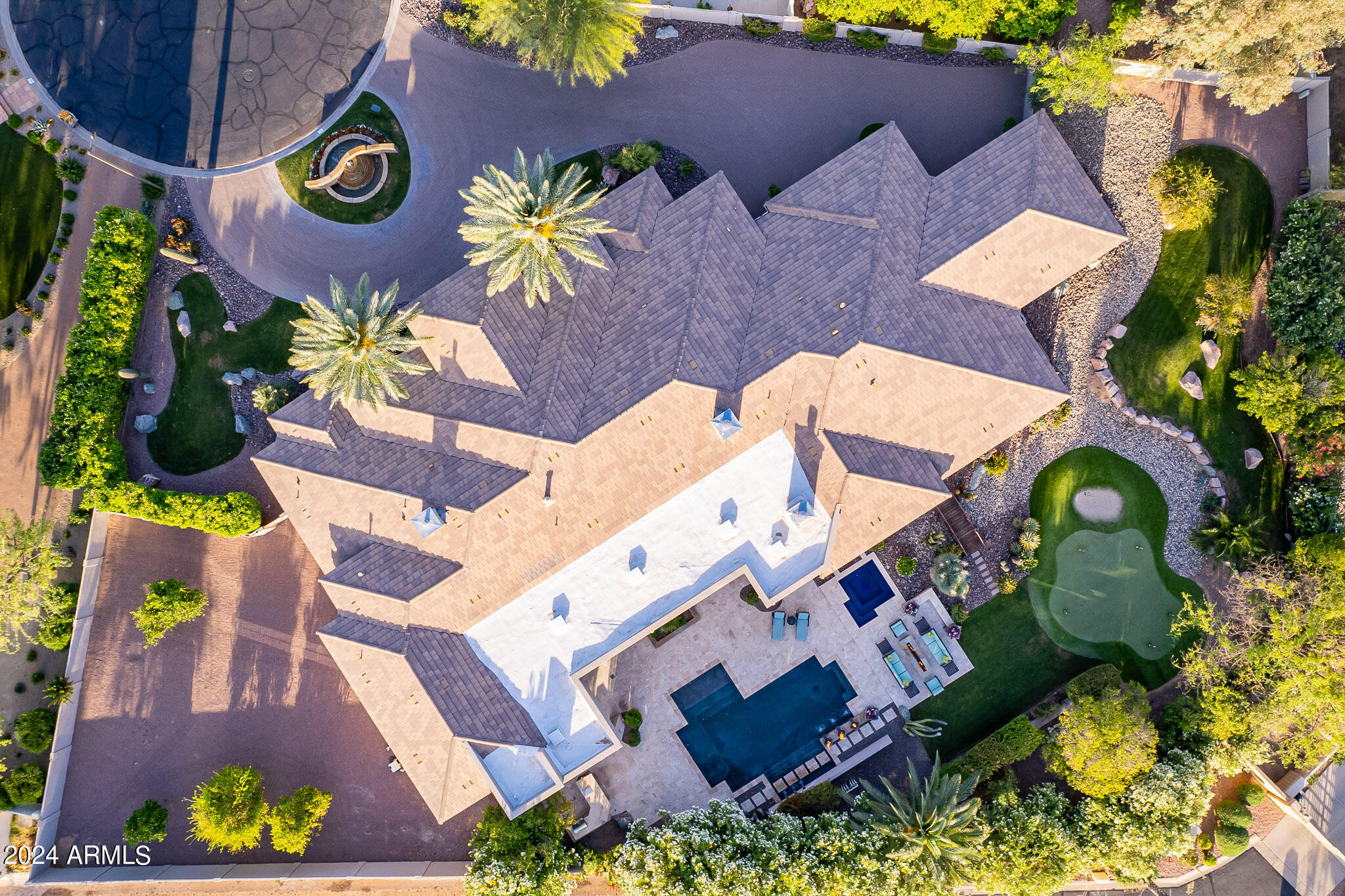 EQUESTRIAN MANOR - Residential