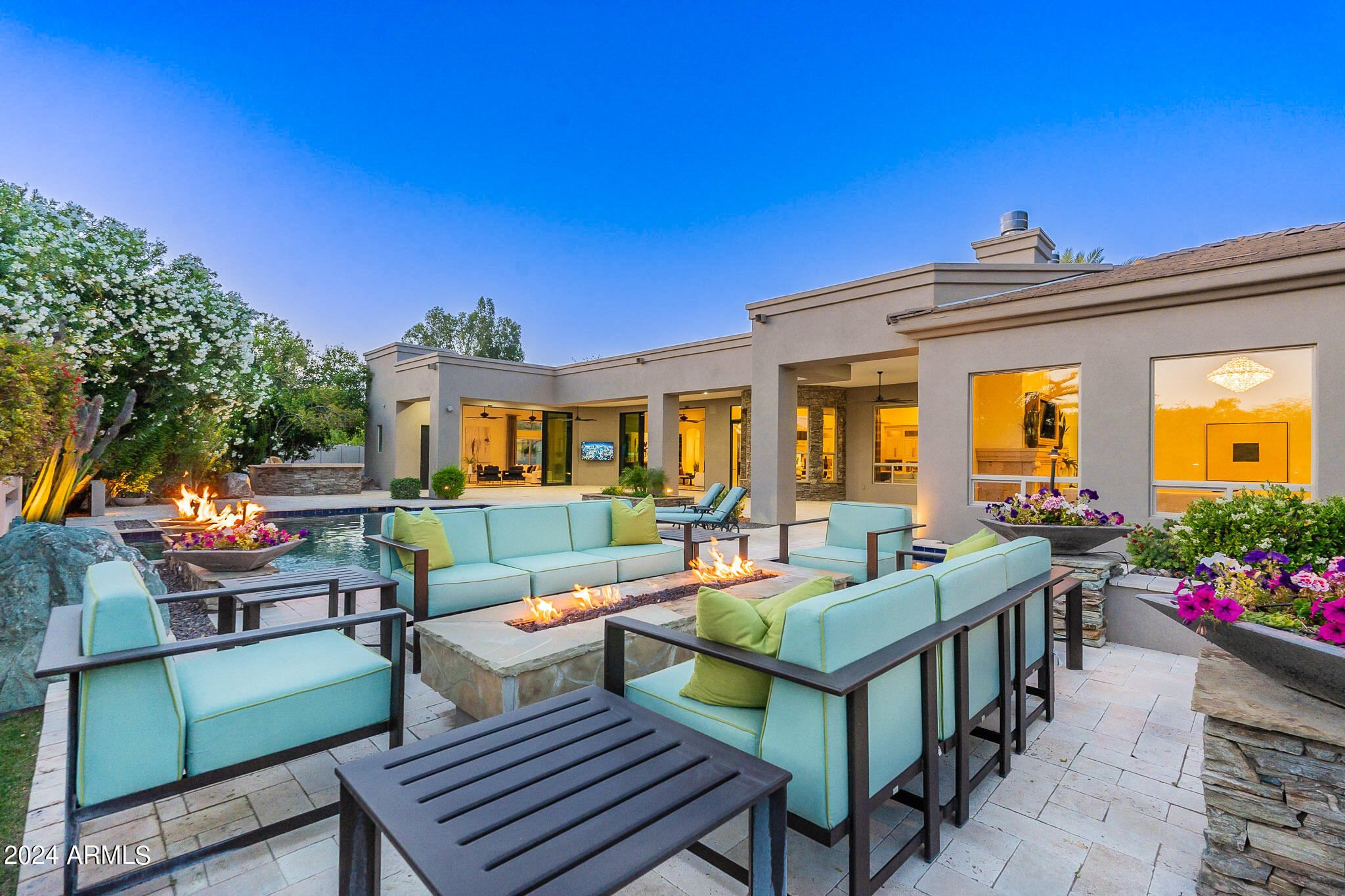 EQUESTRIAN MANOR - Residential