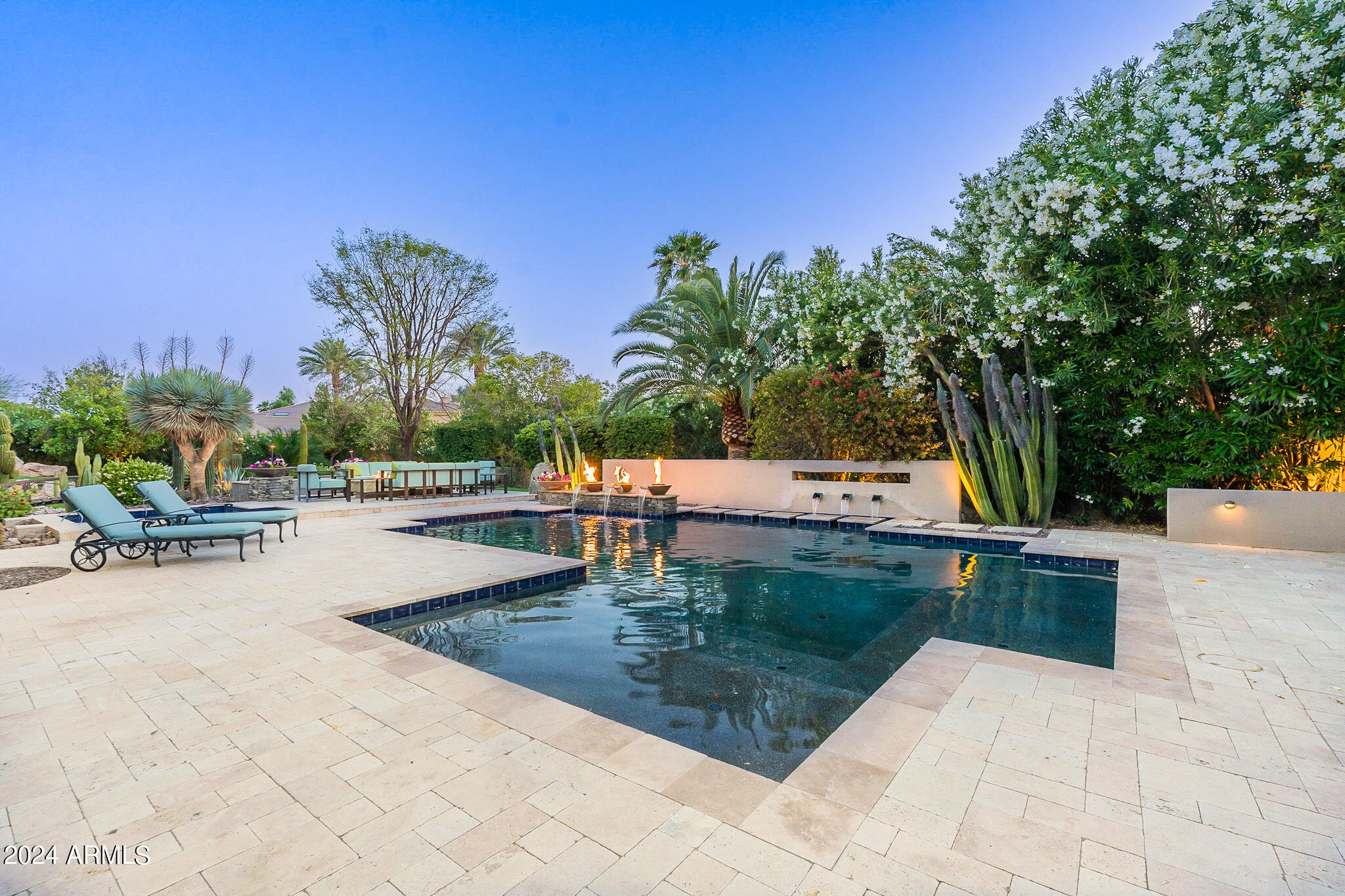 EQUESTRIAN MANOR - Residential
