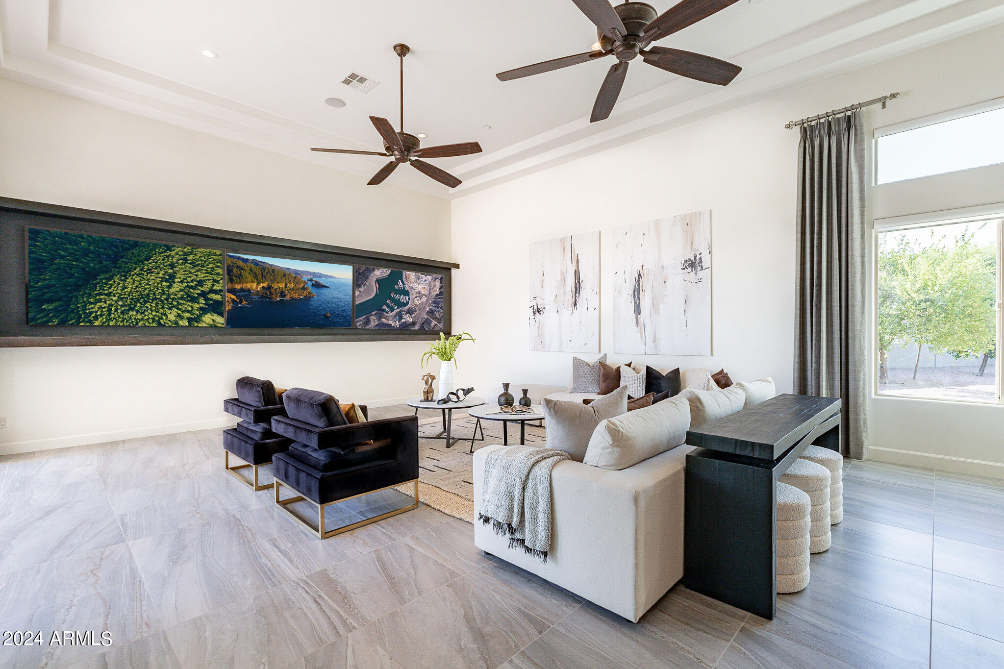 EQUESTRIAN MANOR - Residential