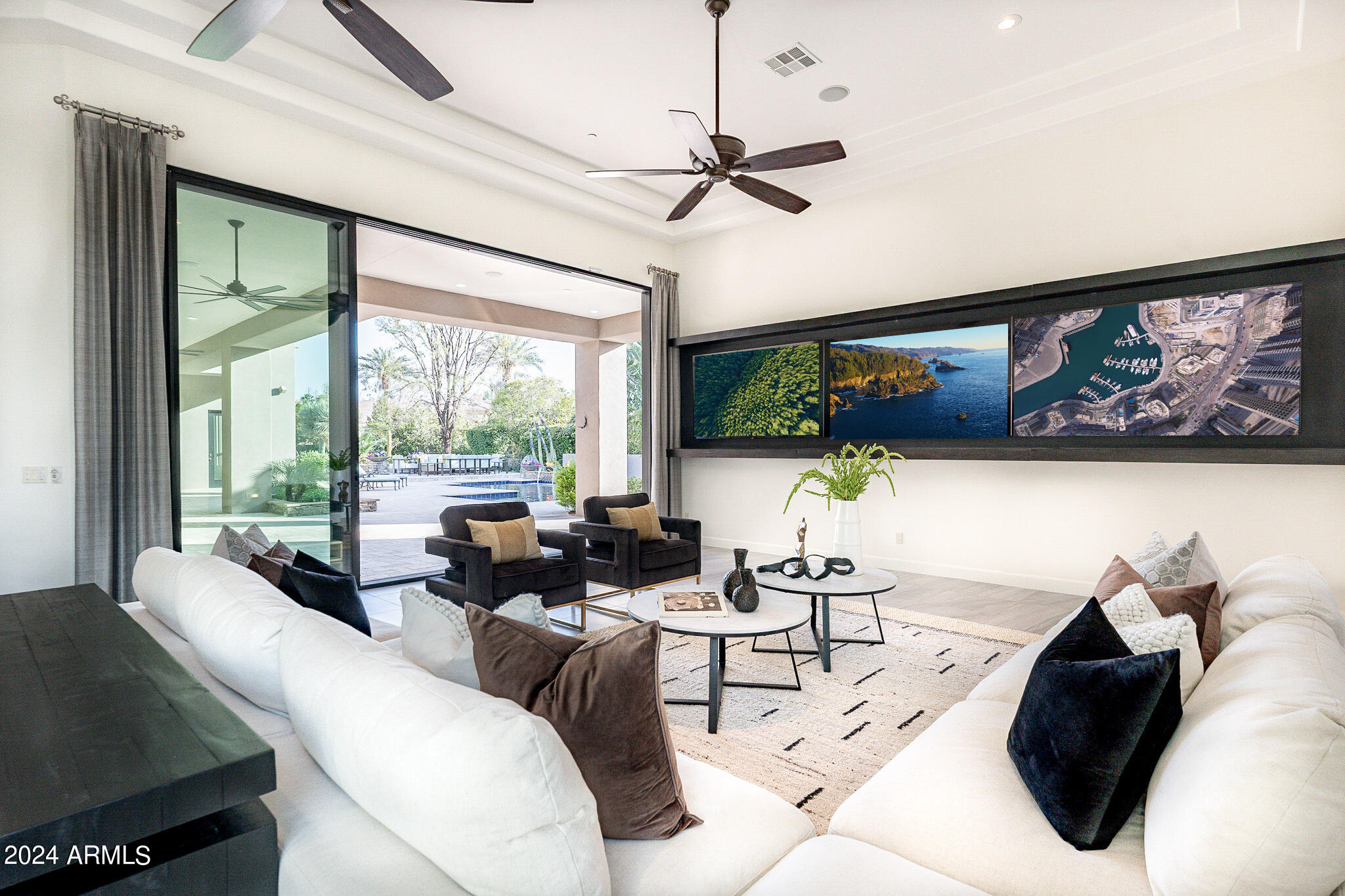 EQUESTRIAN MANOR - Residential