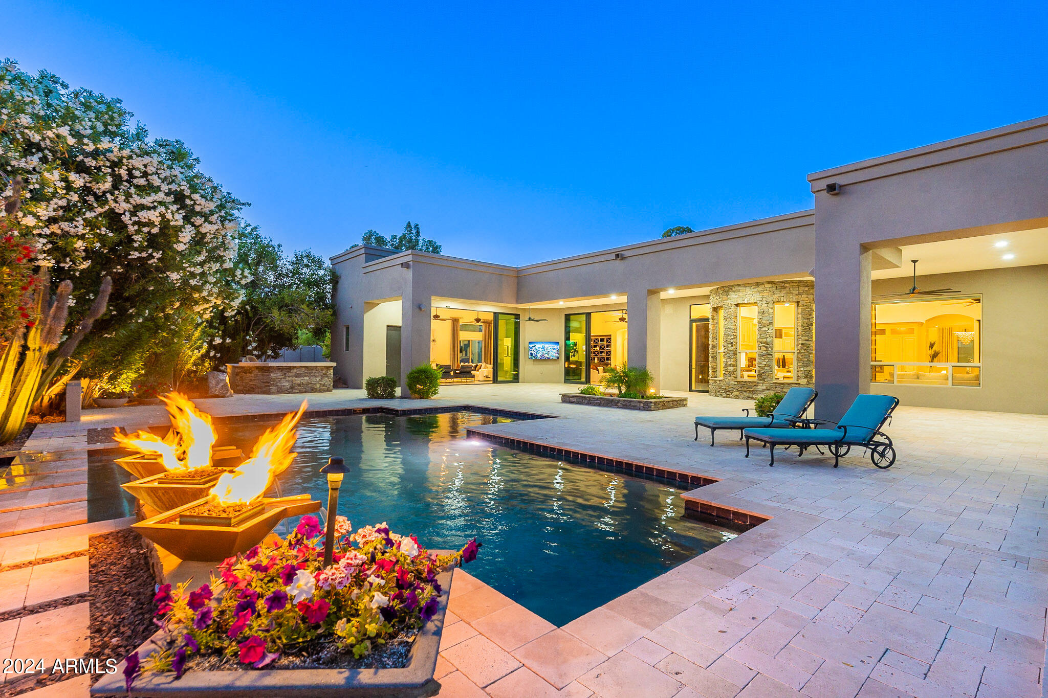 EQUESTRIAN MANOR - Residential