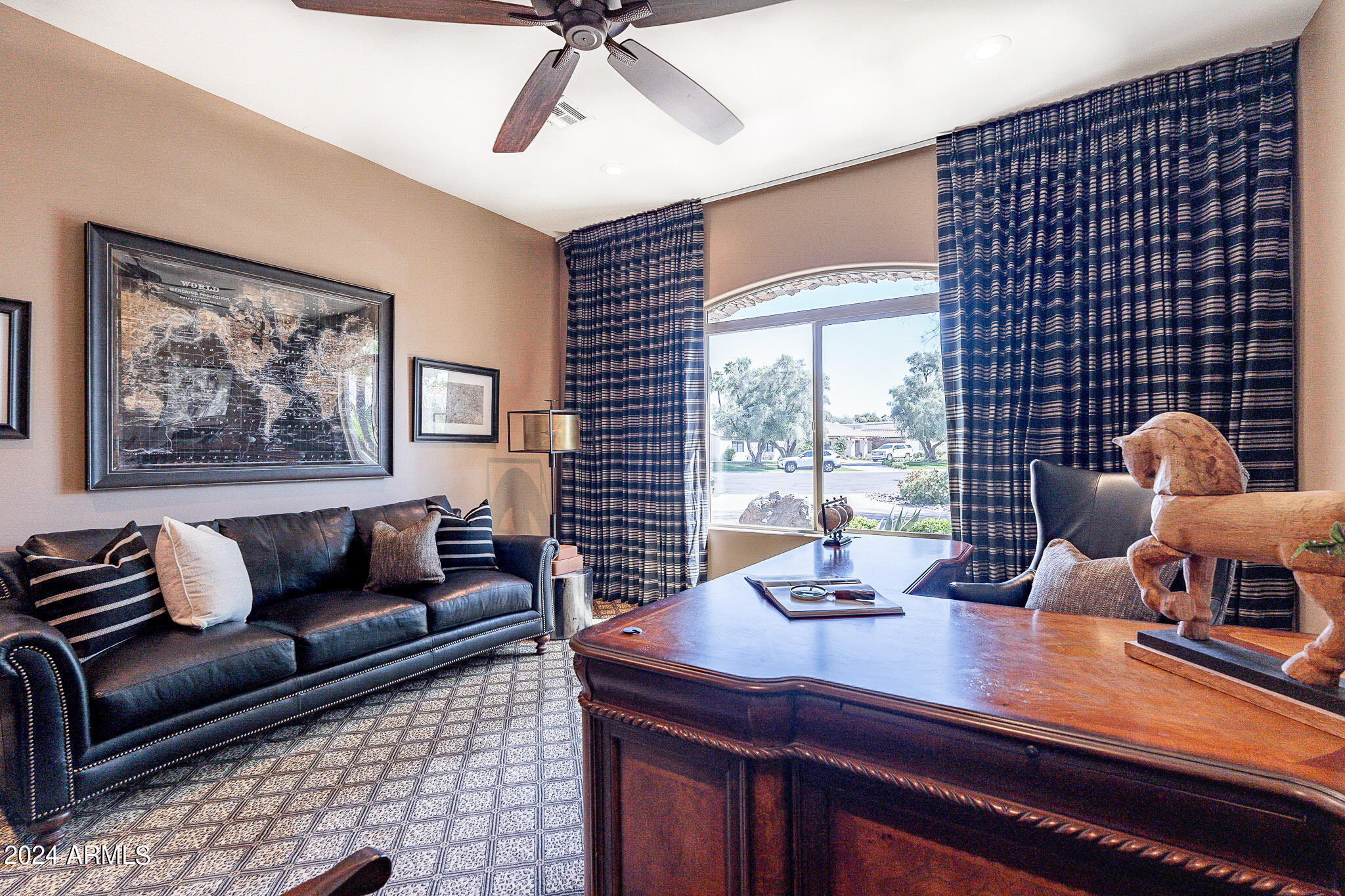 EQUESTRIAN MANOR - Residential