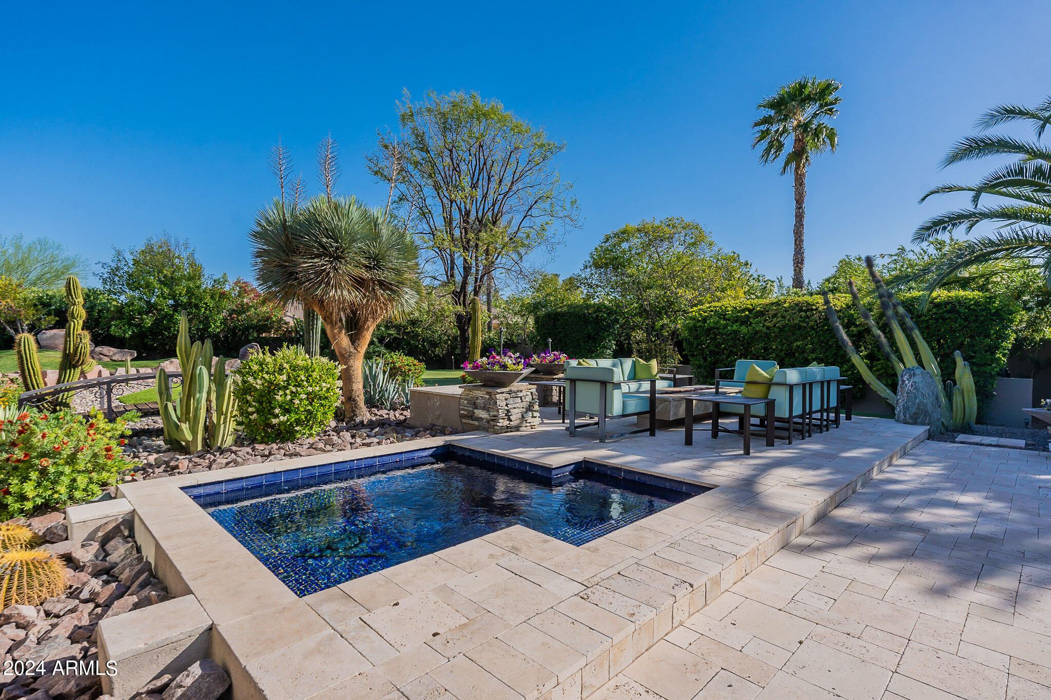 EQUESTRIAN MANOR - Residential